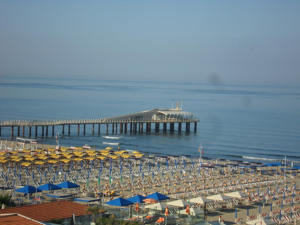 Hotel Margot Lido di Camaiore Eksteriør billede